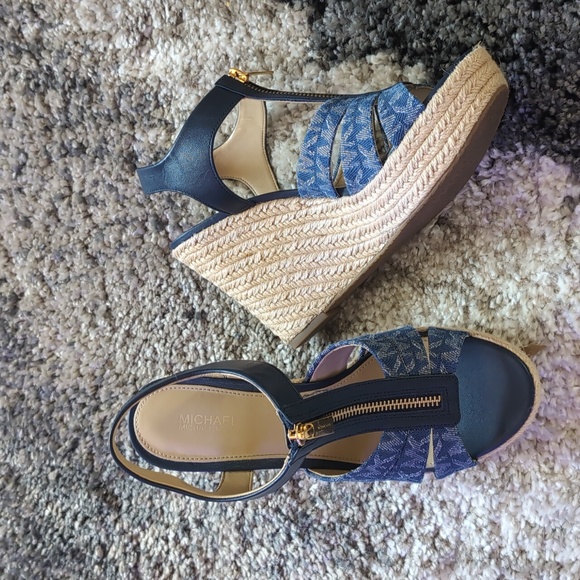 Wedge Sandals - Picture 3 of 6